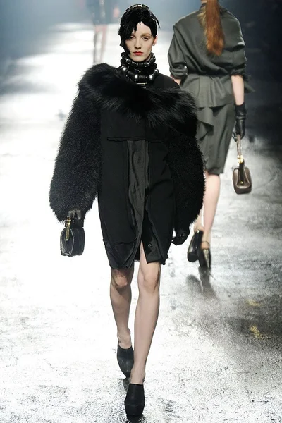 Look 11